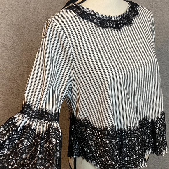 Zara Woman Striped Top Lace Overlay Size Large Black & White Bell Sleeves - Picture 4 of 16